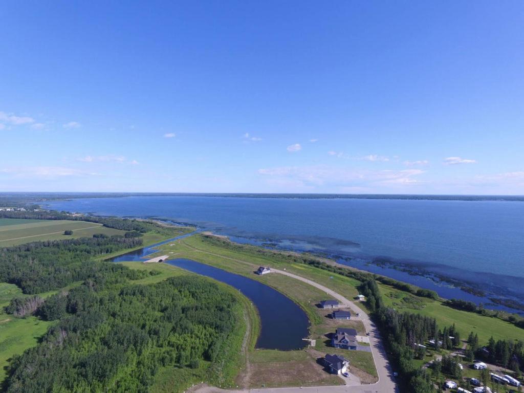 Alberta Beach Inn And Suites Kültér fotó